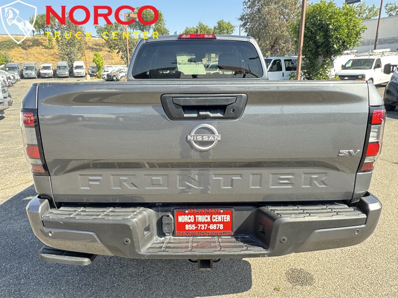 Used 2023 Nissan Frontier SV w/ Technology Package RWD image 3