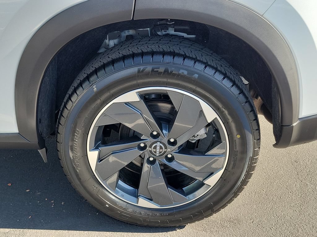 Used 2024 Nissan Rogue SV AWD/4WD image 31