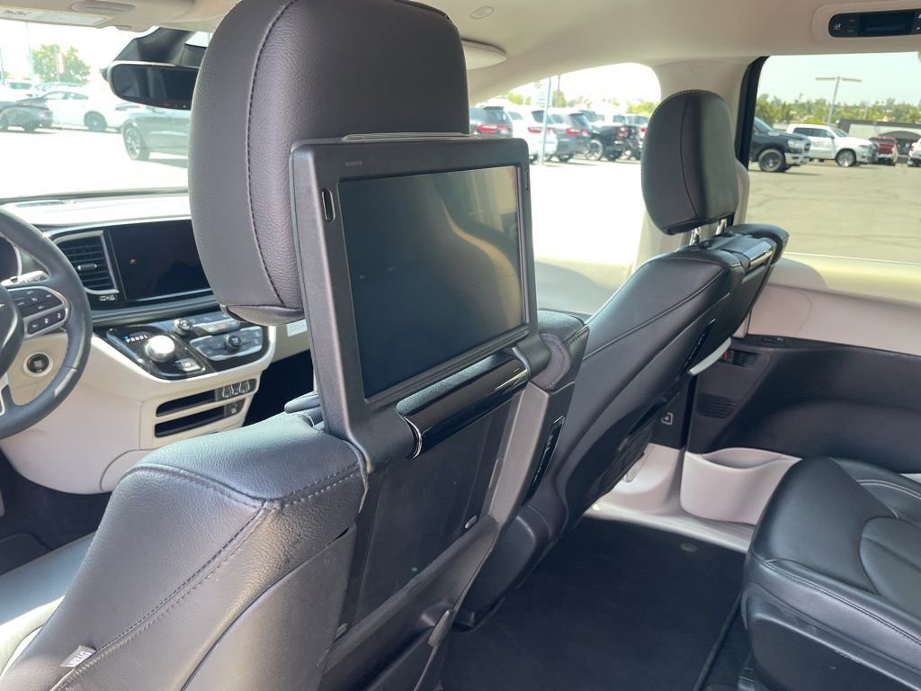Used 2022 Chrysler Pacifica Touring-L w/ Uconnect Theater Family Group image 18