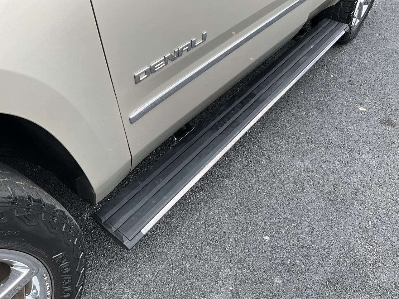 Used 2015 GMC Yukon Denali w/ Premium Package AWD/4WD image 22