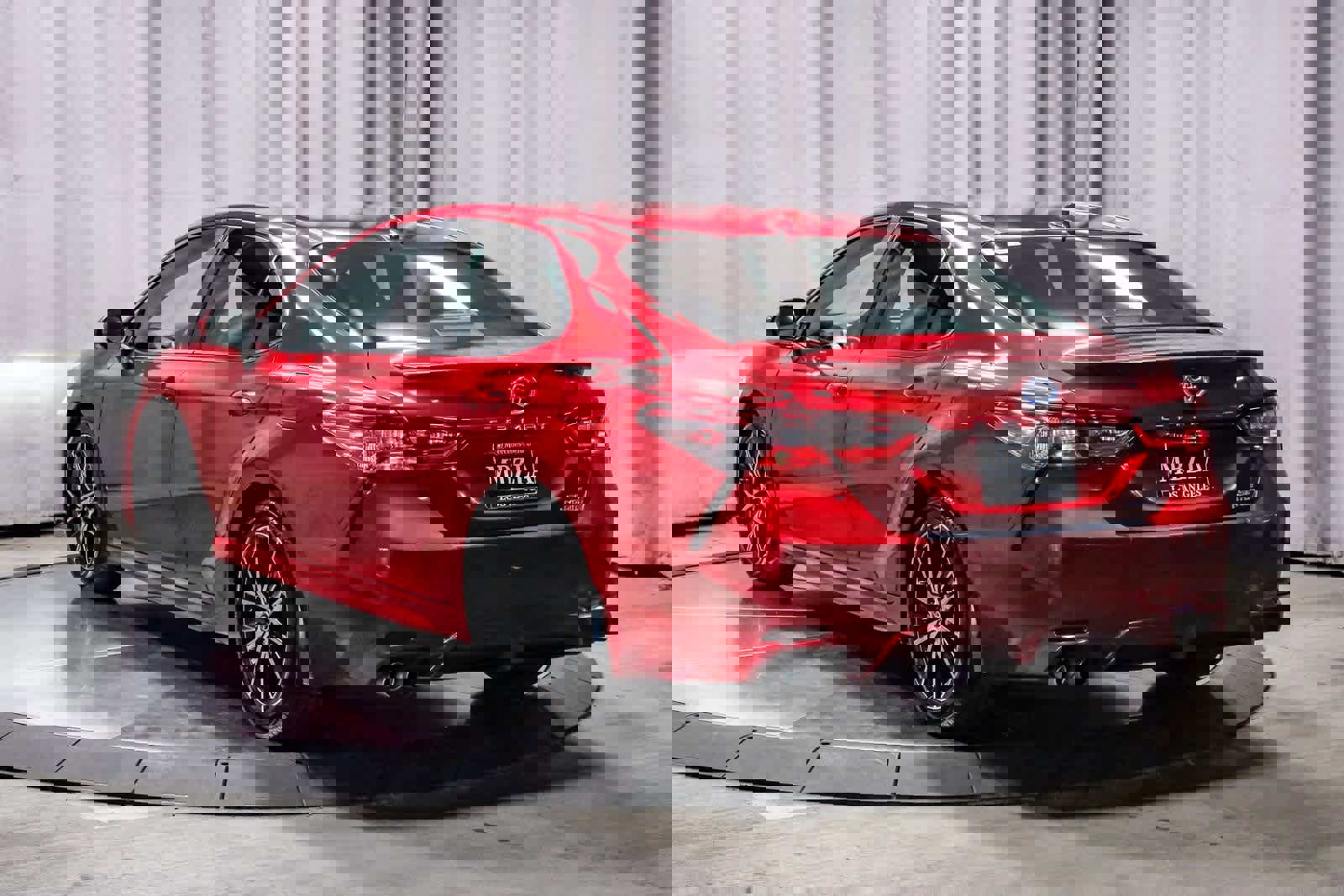 Used 2022 Toyota Camry SE image 2