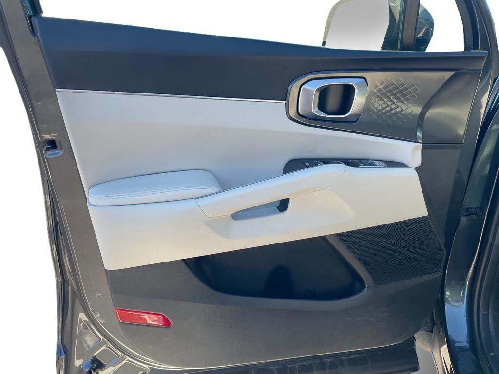 Used 2025 Kia Sorento S image 6
