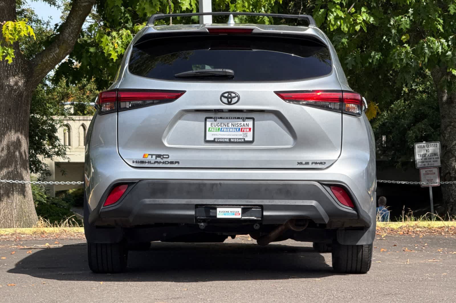 Used 2022 Toyota Highlander XLE AWD/4WD image 7