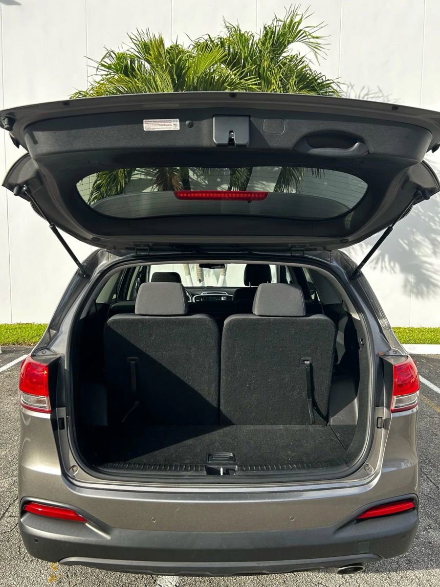 Used 2017 Kia Sorento LX w/ LX Convenience Package image 6