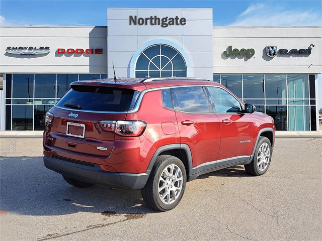 Used 2022 Jeep Compass Latitude image 4