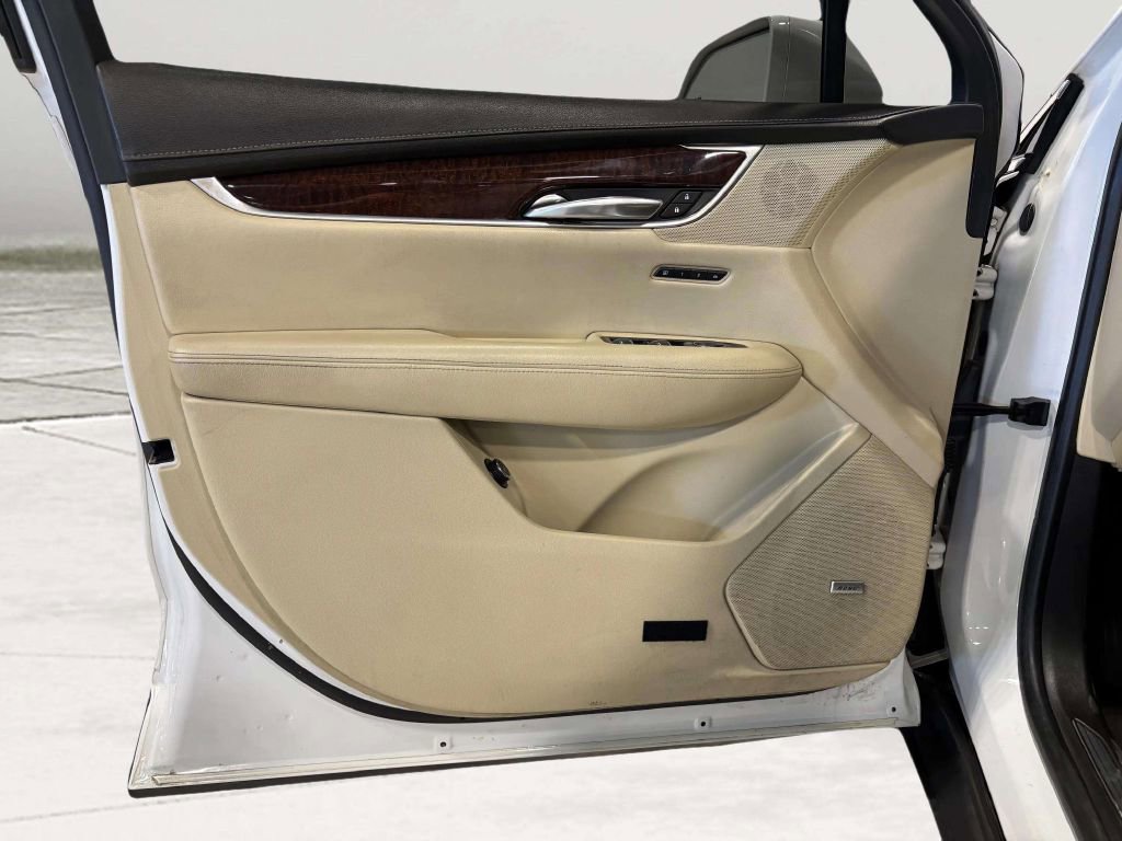 Used 2017 Cadillac XT5 Premium Luxury w/ LPO, Wheel Lock Package image 16