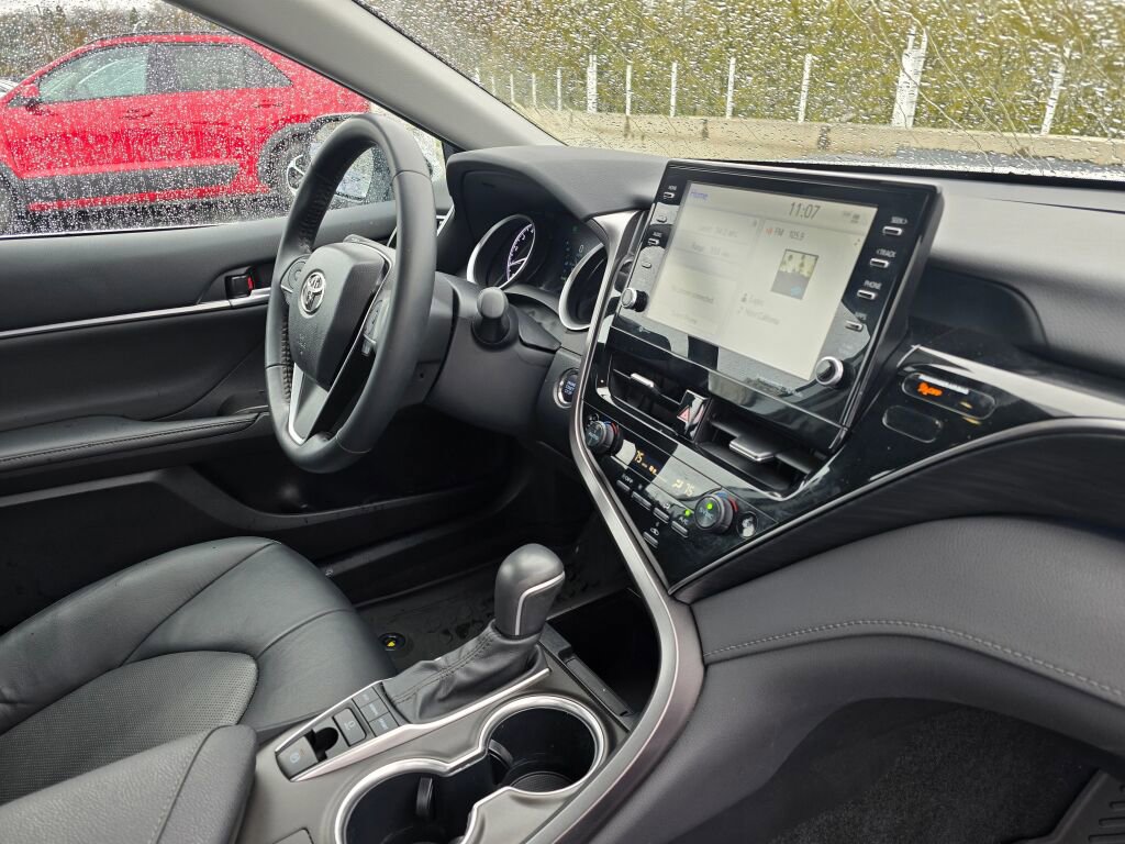 Used 2024 Toyota Camry XLE FWD image 11