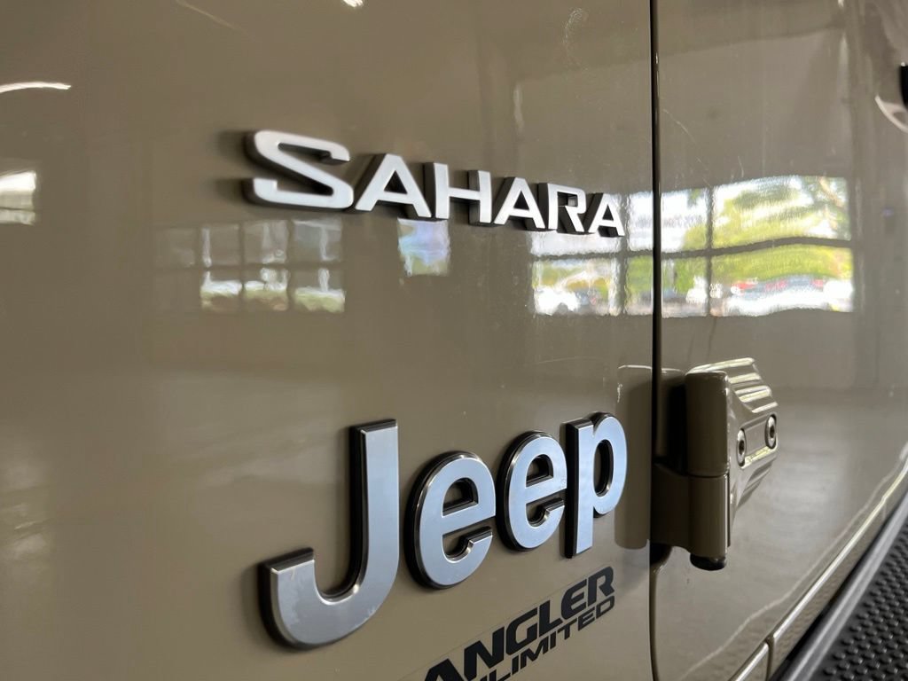 Used 2022 Jeep Wrangler Unlimited Sahara w/ LED Lighting Group AWD/4WD image 5