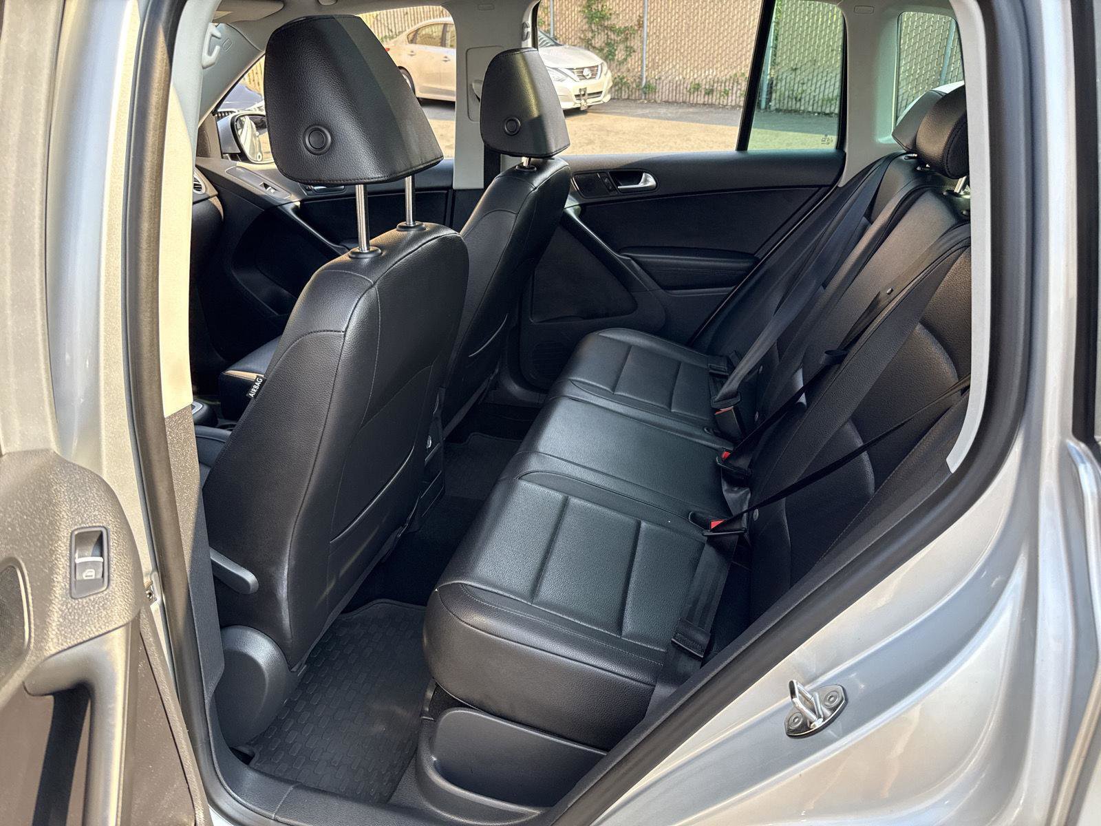 Used 2011 Volkswagen Tiguan SE image 15
