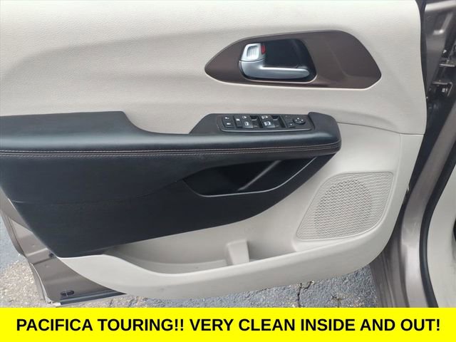 Used 2018 Chrysler Pacifica Touring-L w/ Advanced Safetytec Group image 14