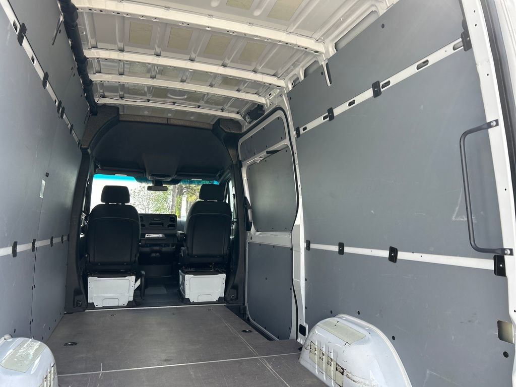 Used 2025 Mercedes-Benz Sprinter 2500 image 25