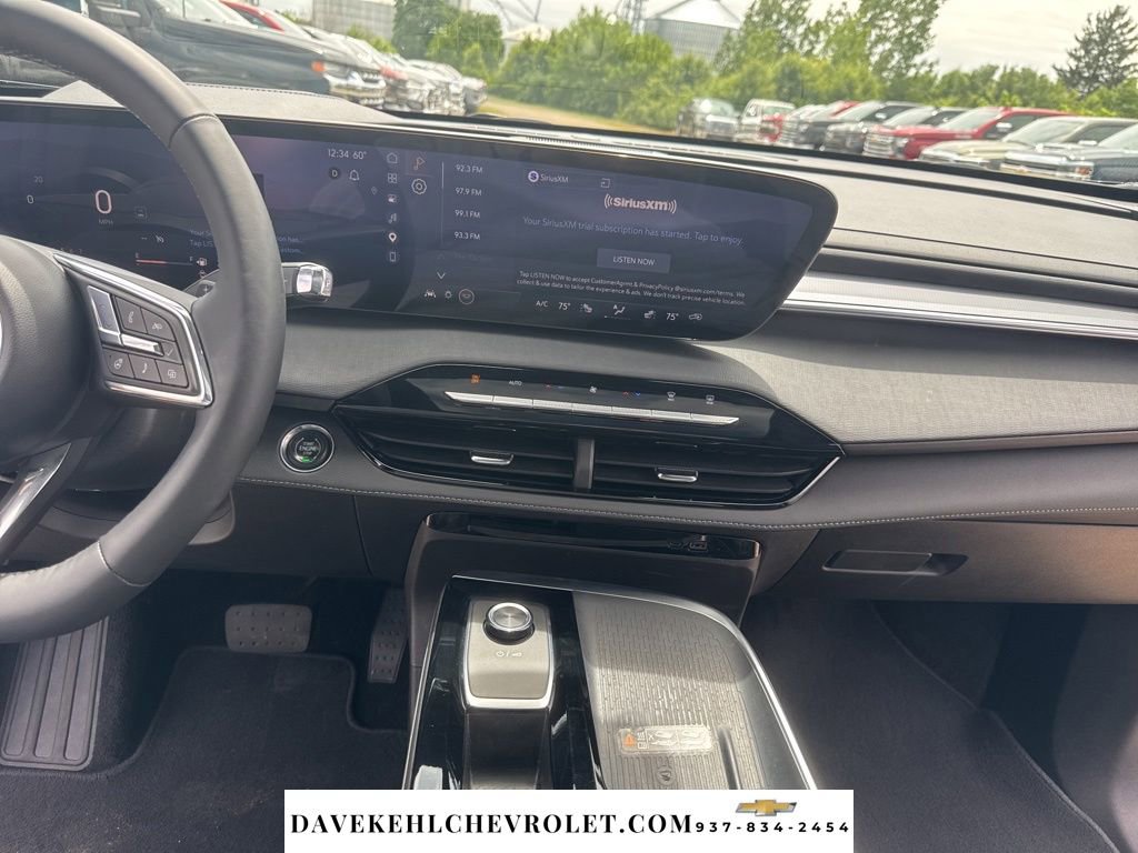 Used 2025 Buick Enclave Sport Touring w/ Power Package AWD/4WD image 15