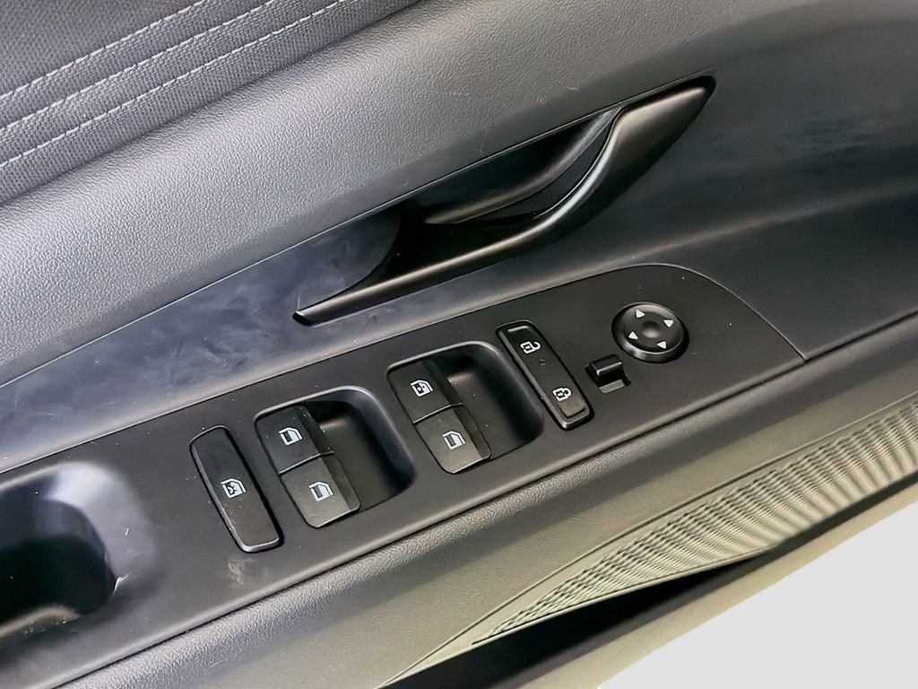 Used 2025 Hyundai Elantra Sport image 20