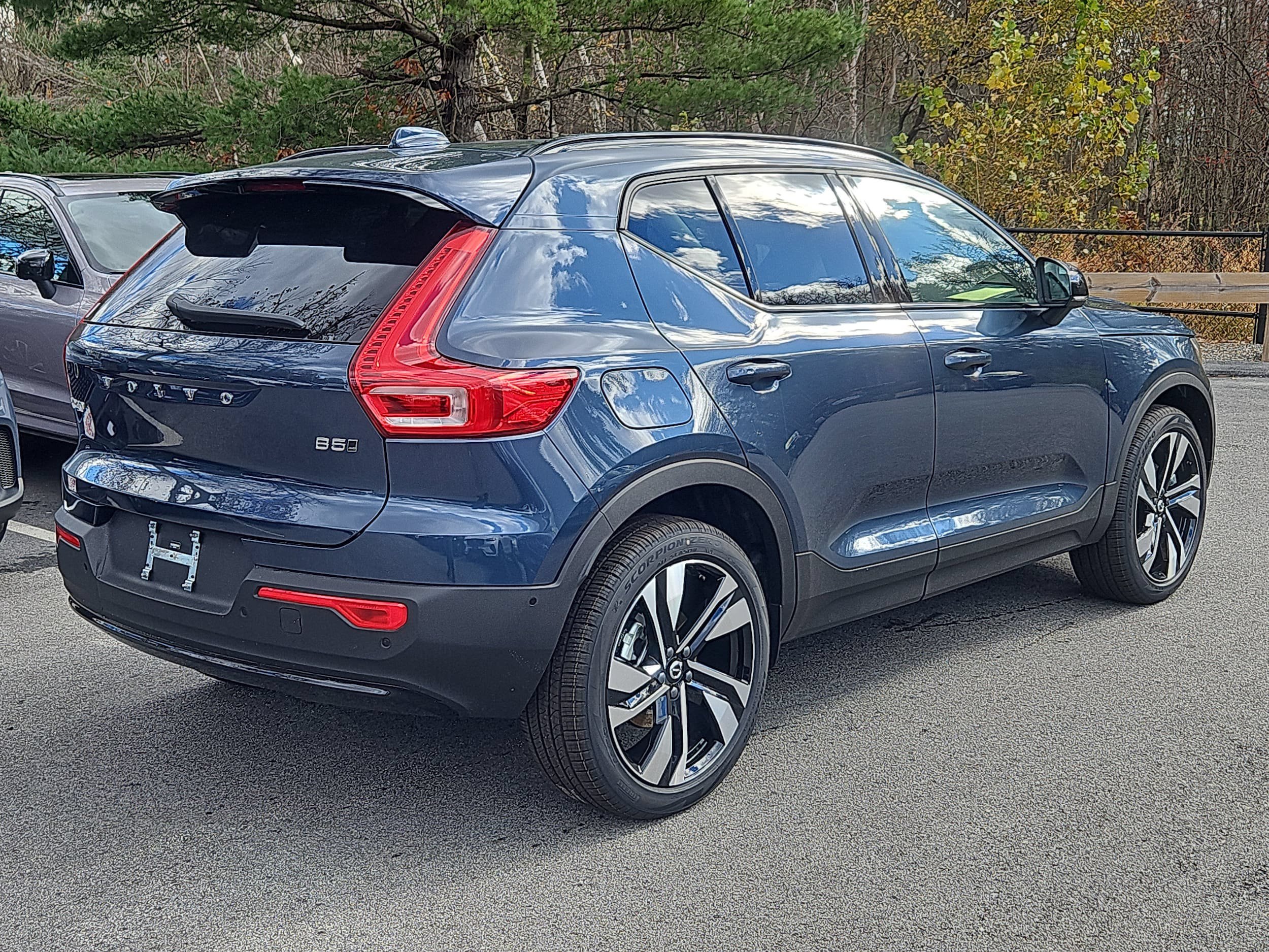 New 2026 Volvo XC40 B5 Ultra w/ Protection Package Premier AWD/4WD image 2