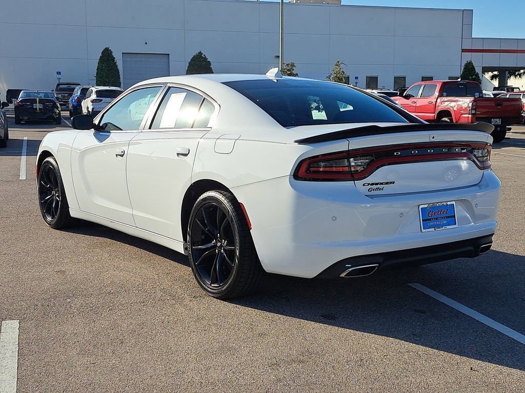 Used 2018 Dodge Charger SXT Plus w/ Blacktop Package image 4