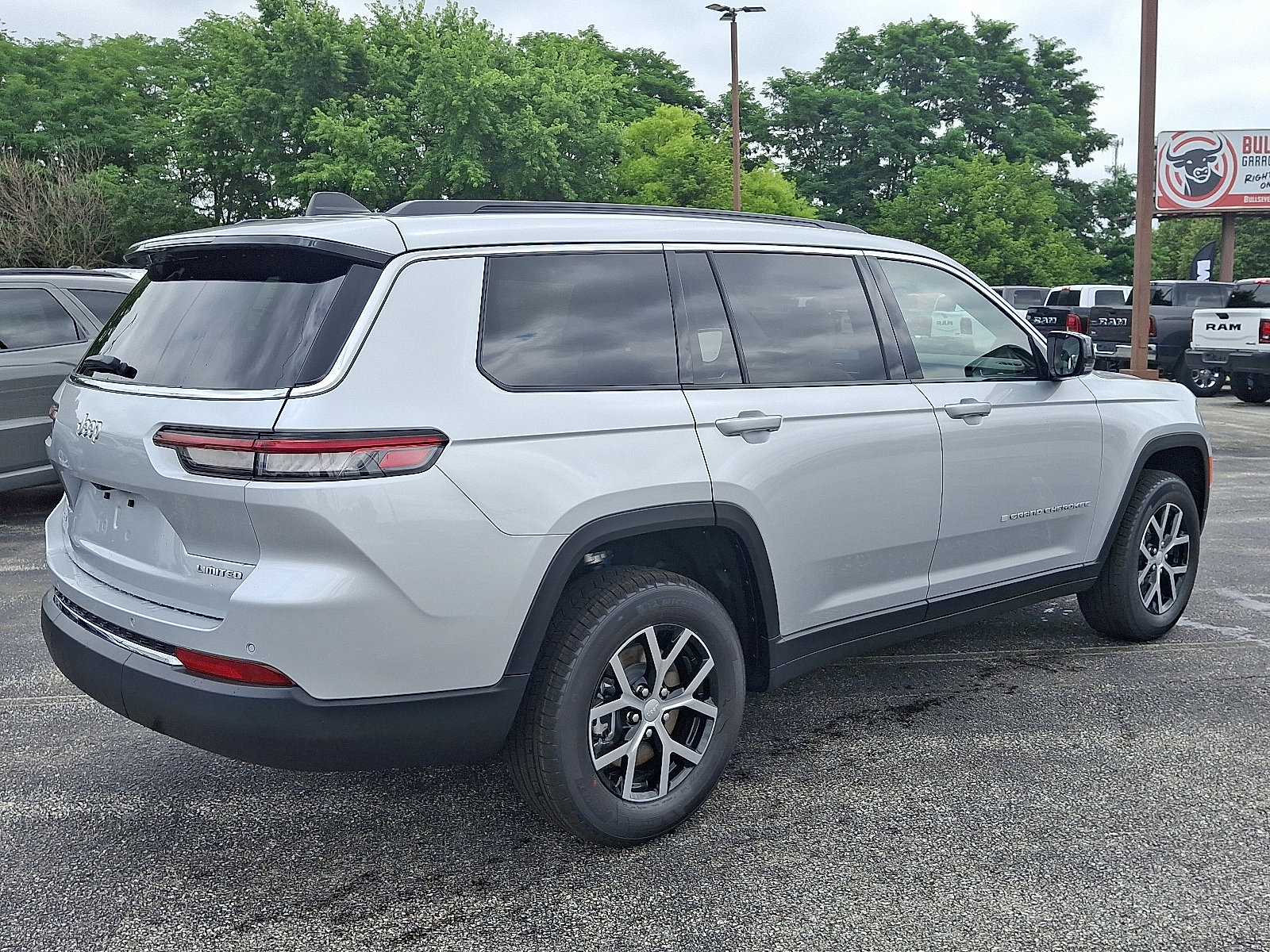 Used 2025 Jeep Grand Cherokee L Limited w/ Trailer Tow Package image 8