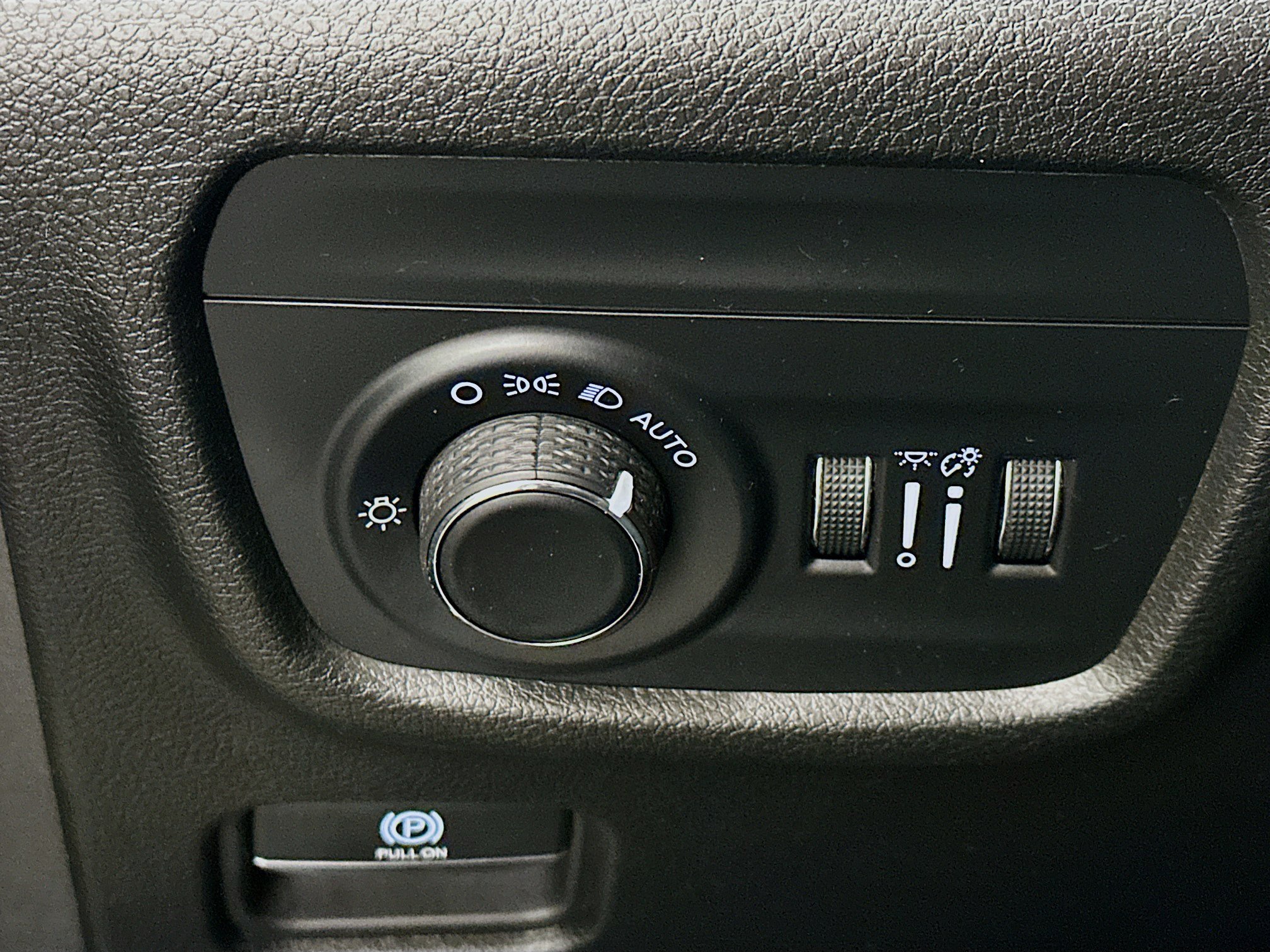 Used 2023 Jeep Grand Cherokee Altitude AWD/4WD image 17