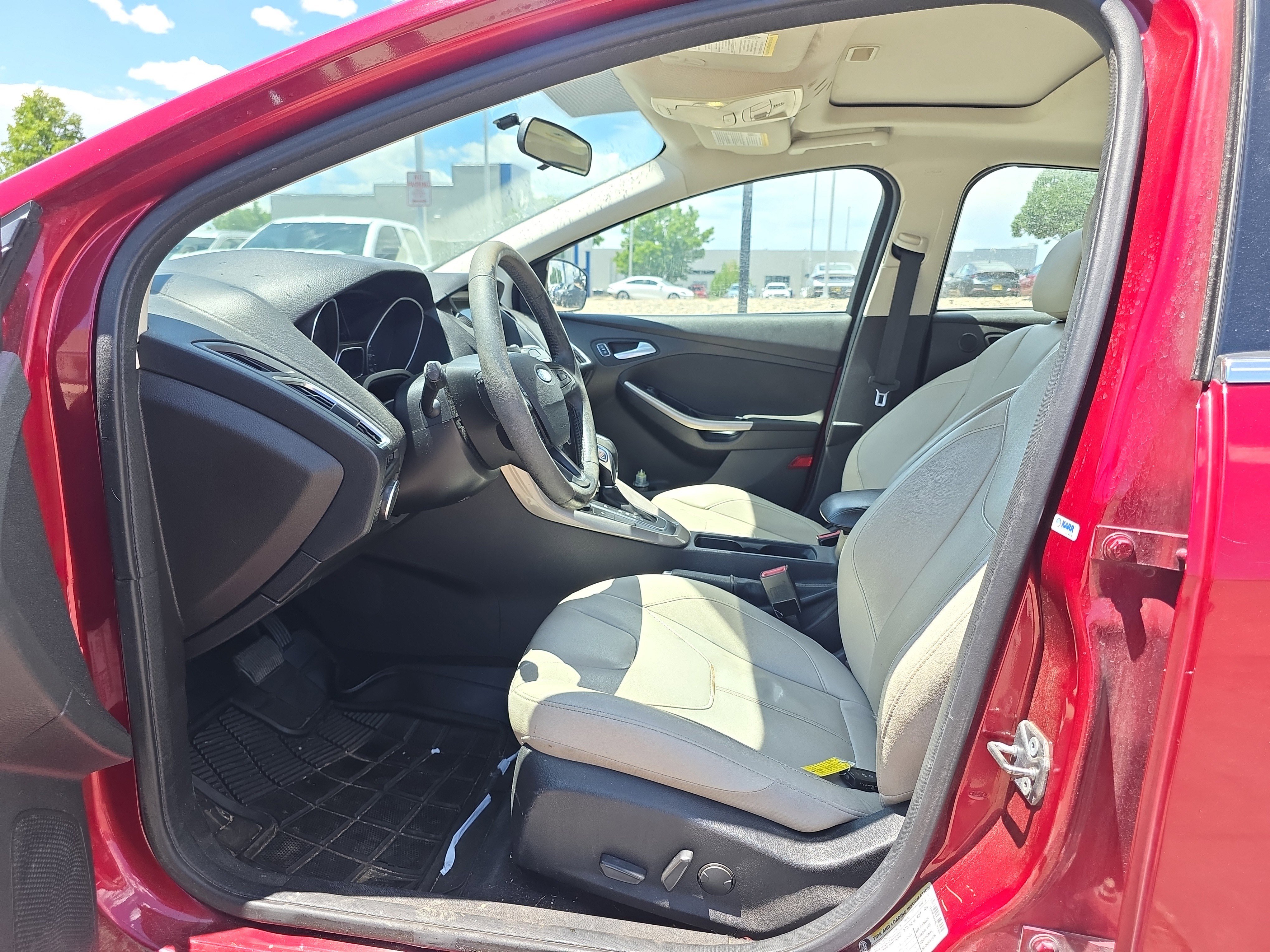 Used 2017 Ford Focus Titanium FWD image 6