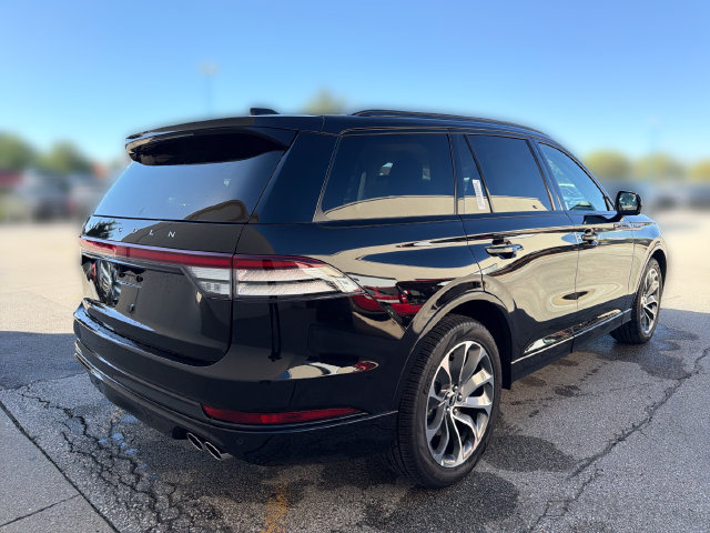 New 2027 Lincoln Aviator AWD w/ Jet Appearance Package image 6
