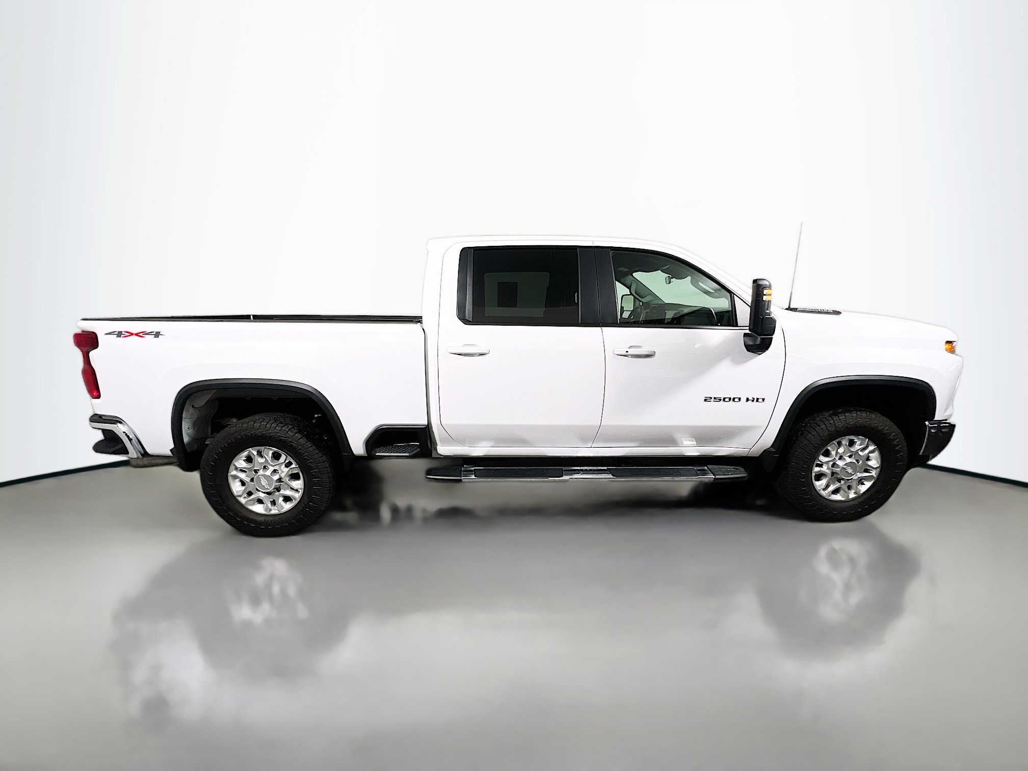 Used 2025 Chevrolet Silverado 2500 LT w/ Convenience Package image 3