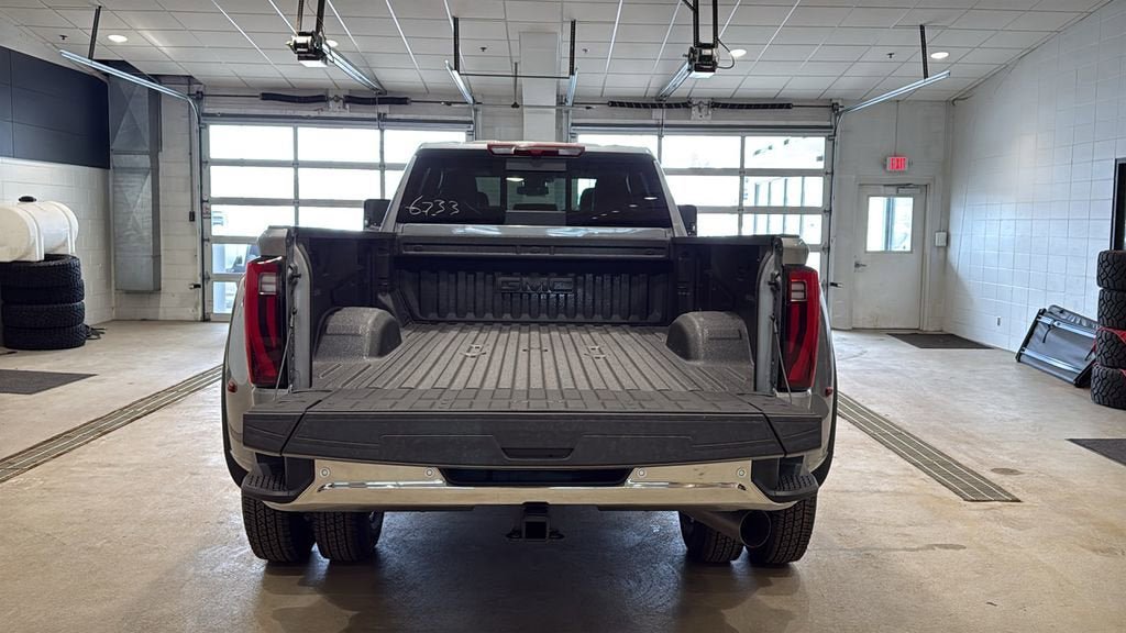 New 2026 GMC Sierra 3500 SLT w/ SLT Premium Package image 17