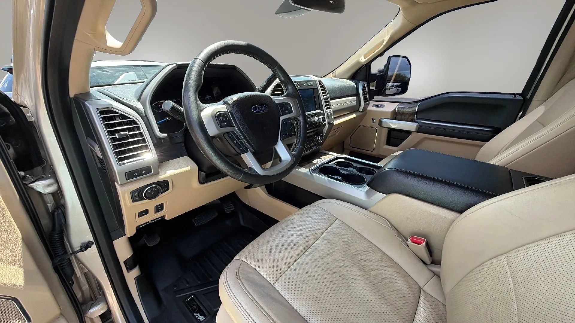 Used 2017 Ford F250 Lariat w/ Lariat Ultimate Package AWD/4WD image 13