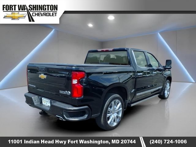 Used 2024 Chevrolet Silverado 1500 High Country w/ High Country Premium Package AWD/4WD image 3