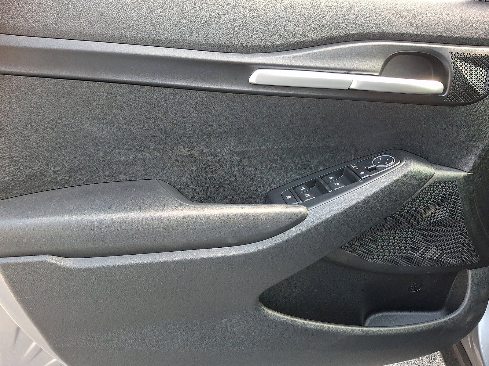 Used 2025 Kia Seltos LX image 12