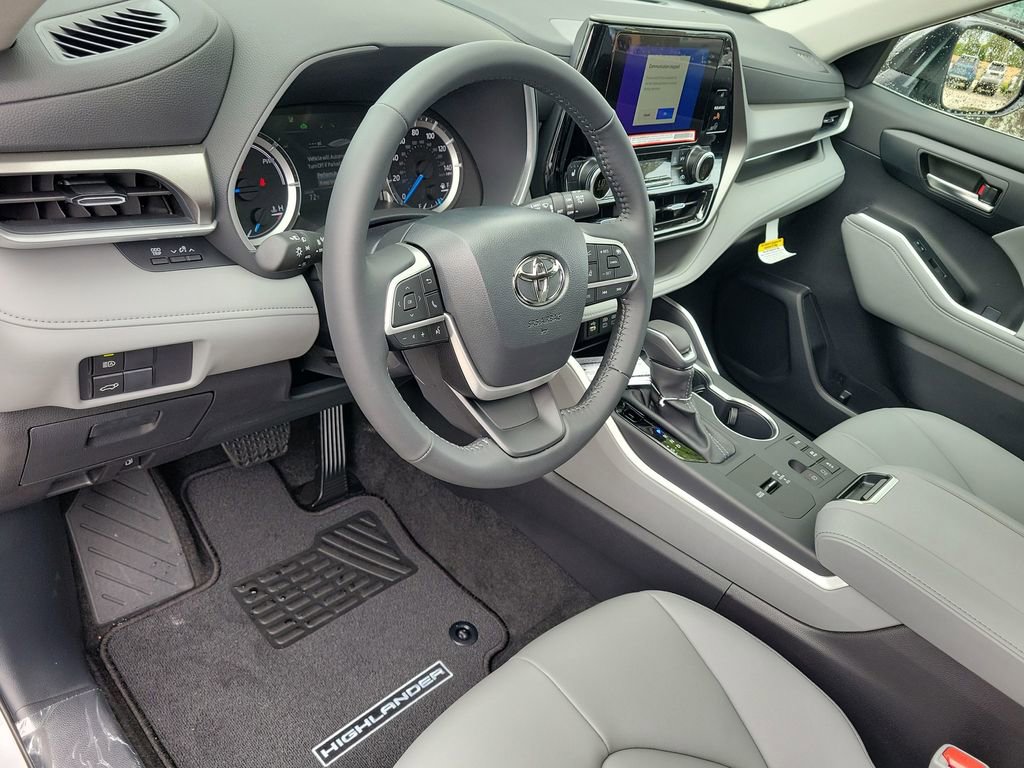 New 2026 Toyota Highlander XLE image 7