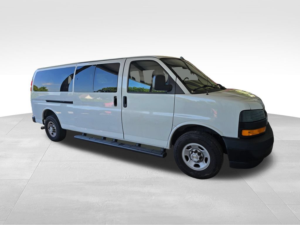 Used 2022 Chevrolet Express 3500 LS RWD image 9