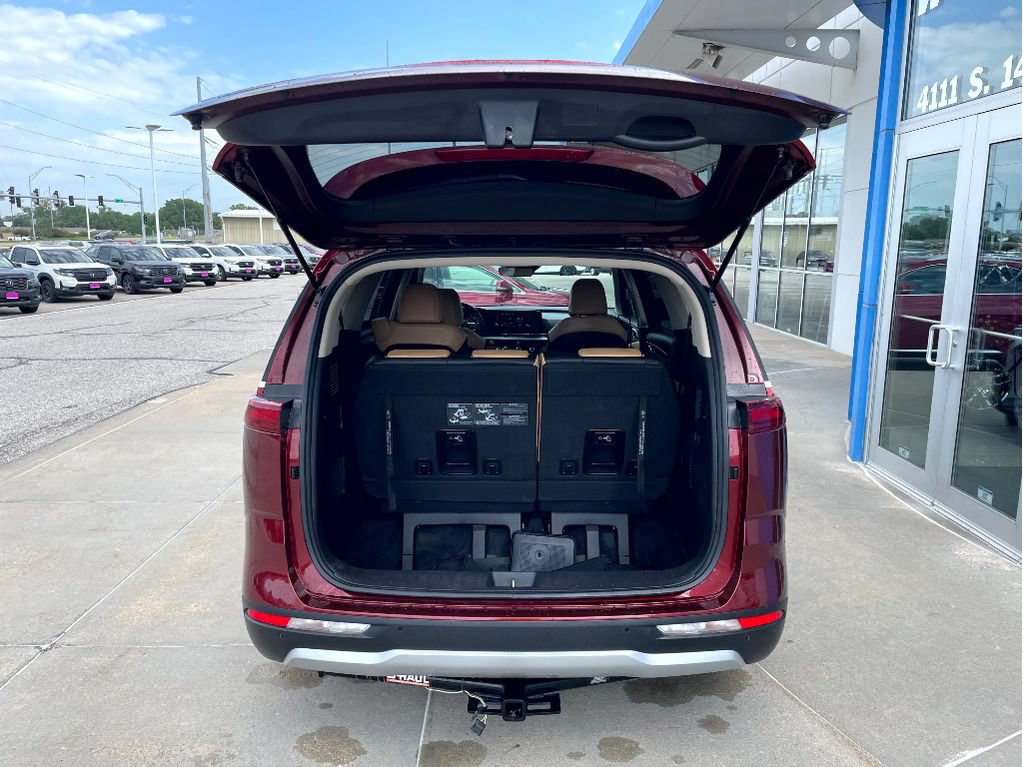 Used 2023 Kia Carnival LX FWD image 9
