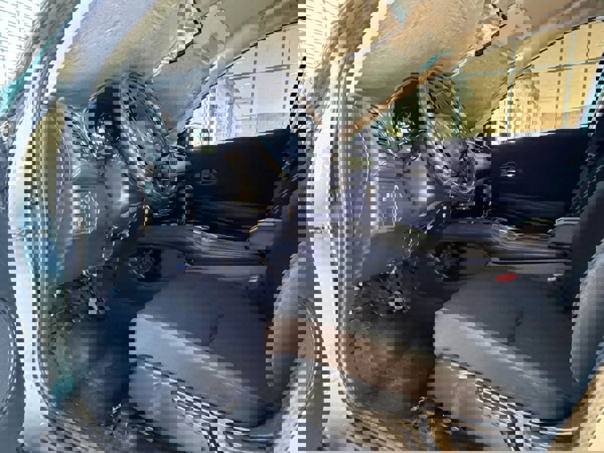 Used 2016 Honda HR-V LX image 45