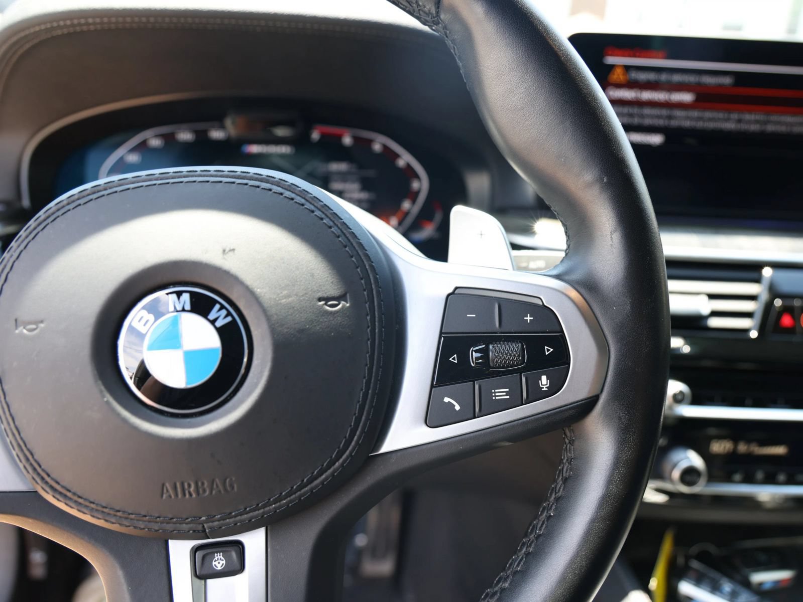 Used 2022 BMW M550i xDrive AWD/4WD image 18
