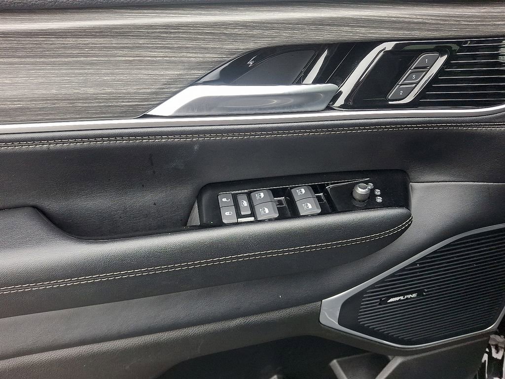 Used 2024 Jeep Wagoneer Series II image 12