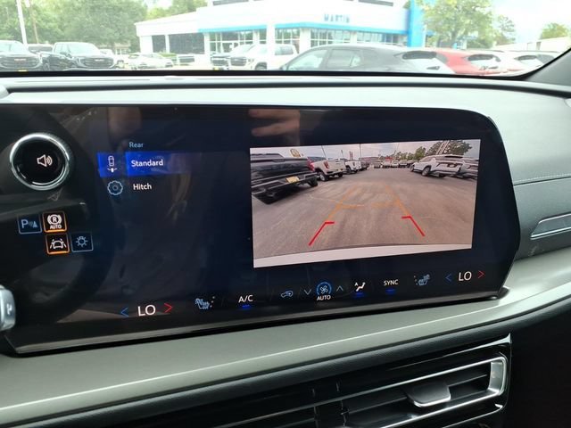 New 2027 Chevrolet Traverse LT FWD image 17
