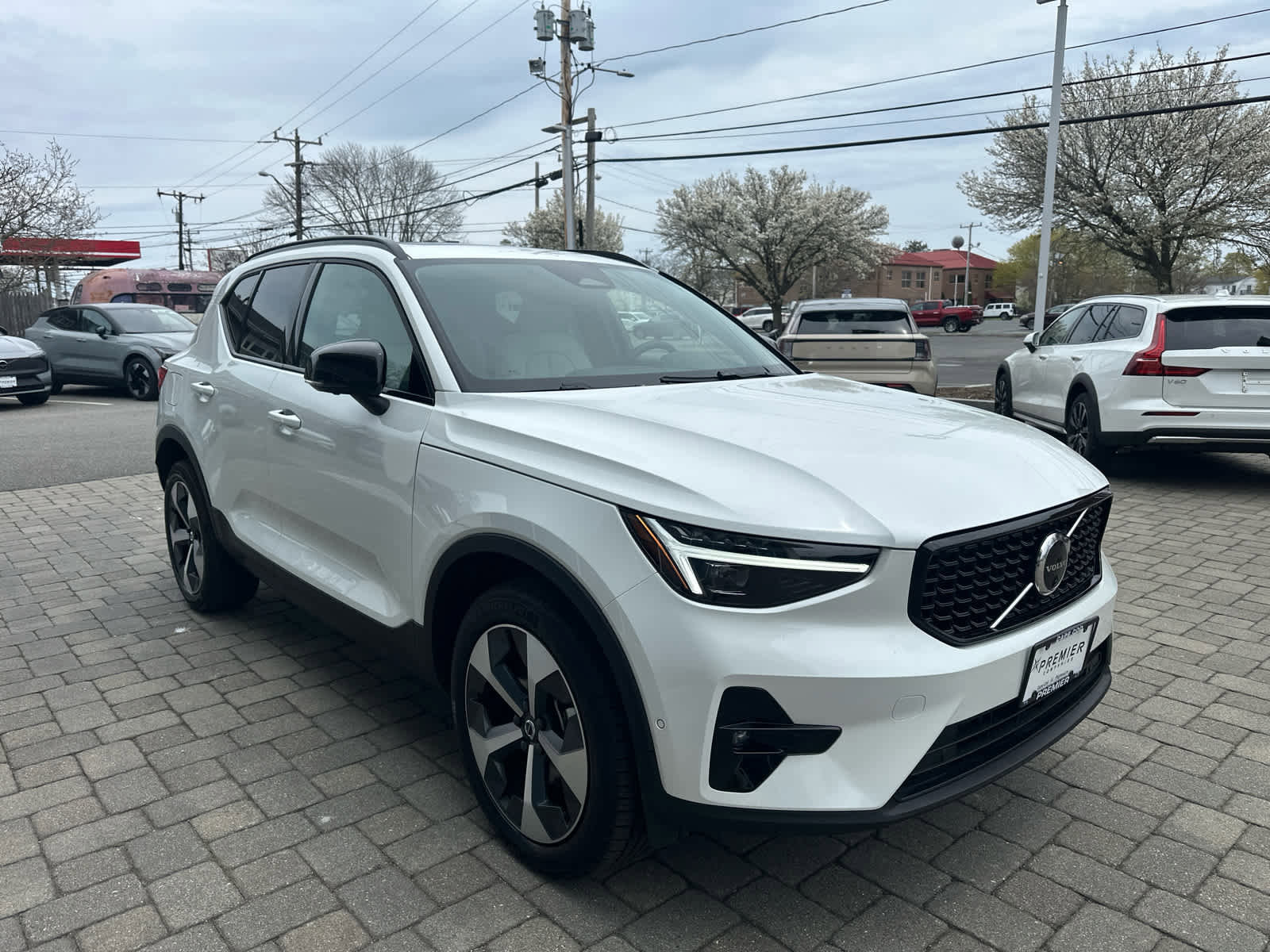 Used 2026 Volvo XC40 B5 Plus AWD/4WD image 43