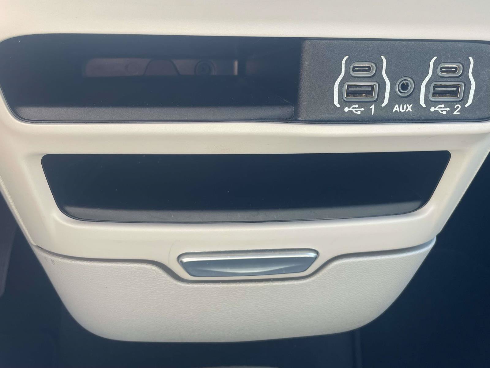 Used 2023 Chrysler Pacifica Touring-L FWD image 19