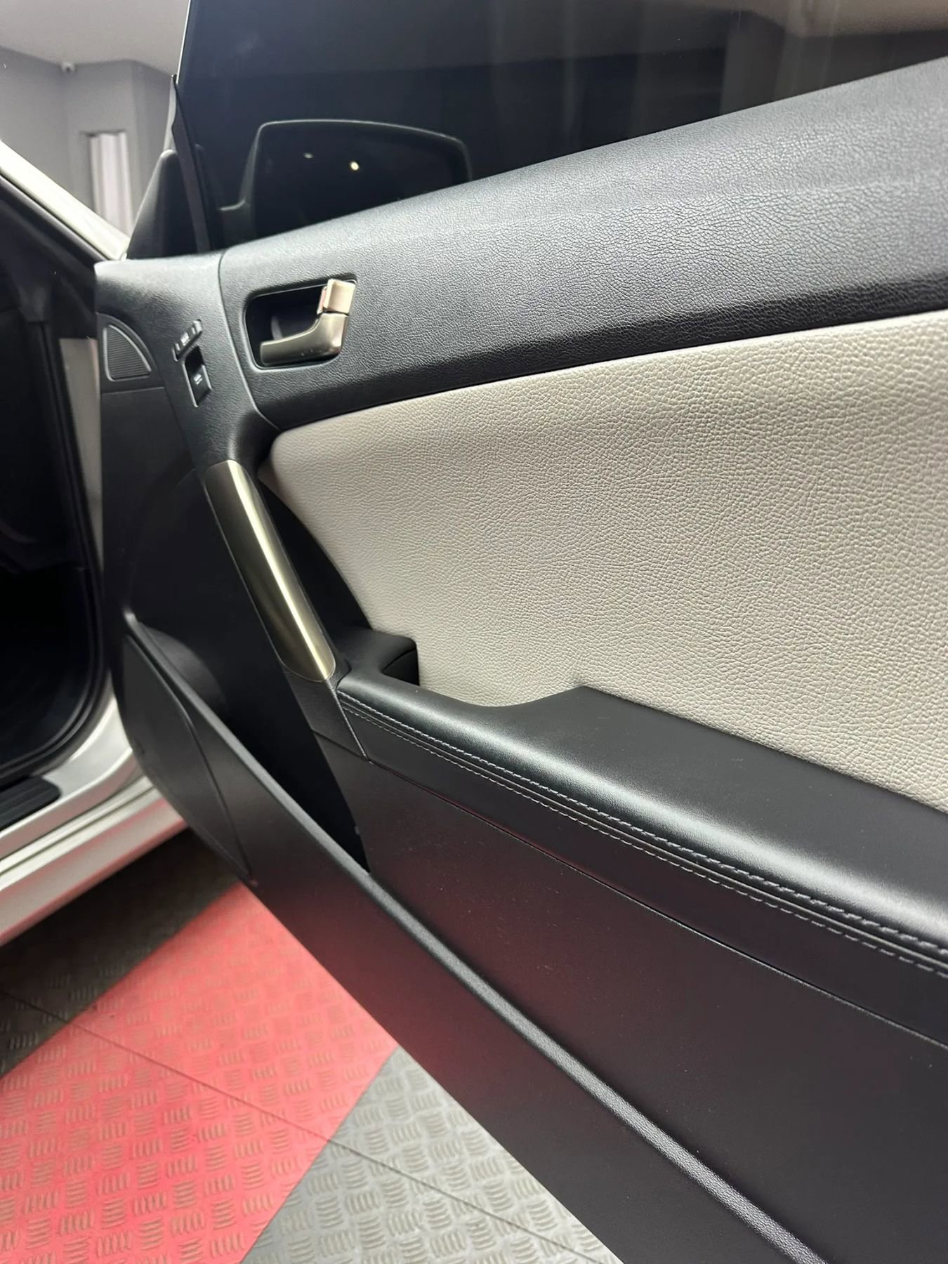 Used 2013 Hyundai Genesis 2.0T RWD image 31