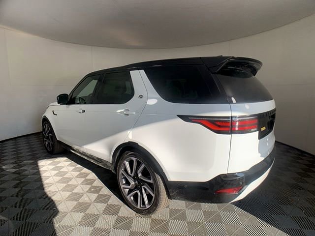 Certified 2025 Land Rover Discovery Dynamic SE image 5