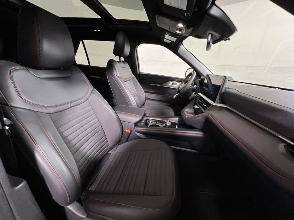 Used 2025 Ford Explorer ST-Line w/ Premium Package image 28