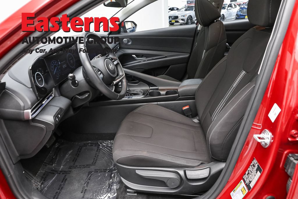 Used 2025 Hyundai Elantra SEL FWD image 15