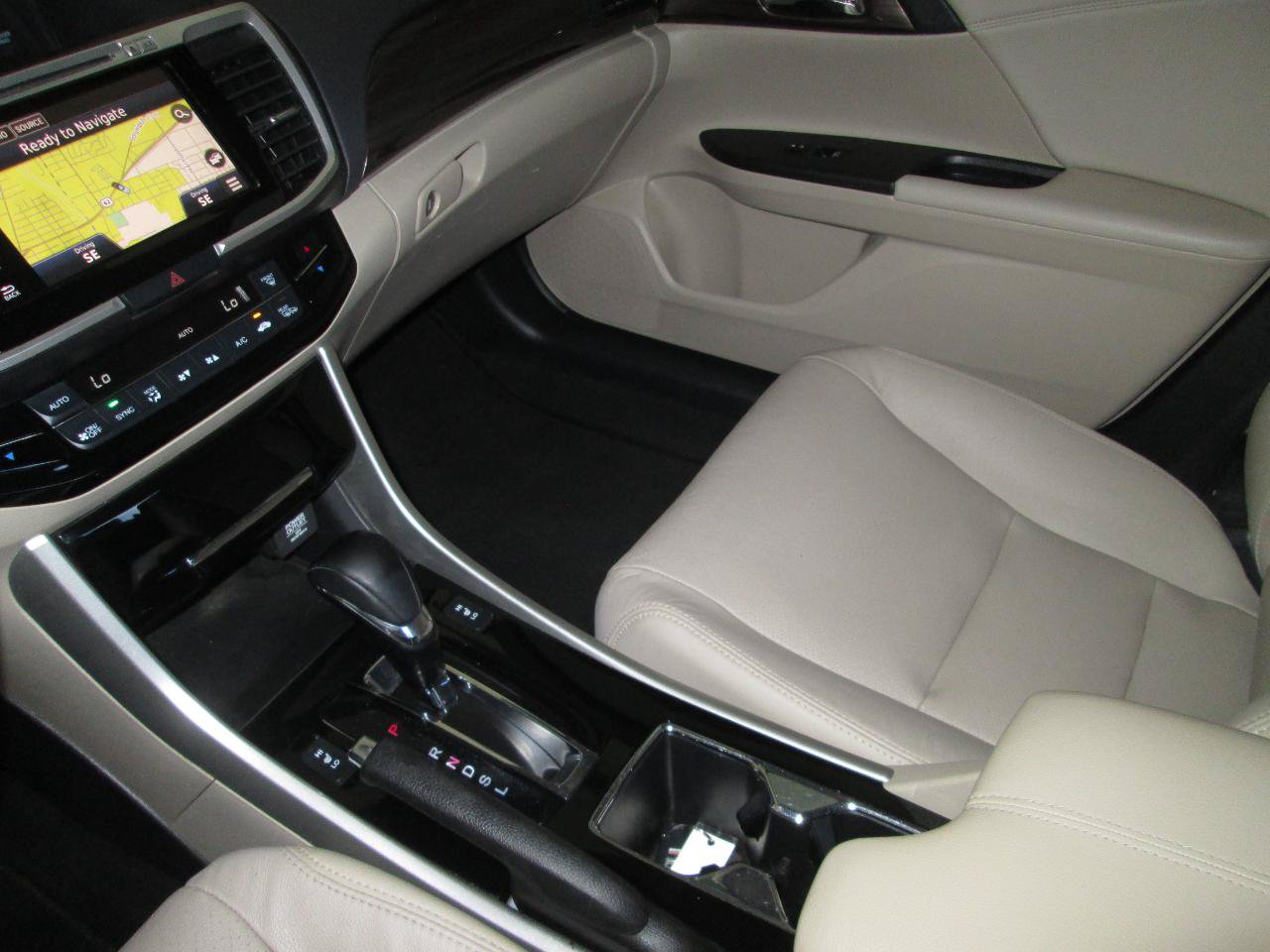 Used 2017 Honda Accord EX-L image 22