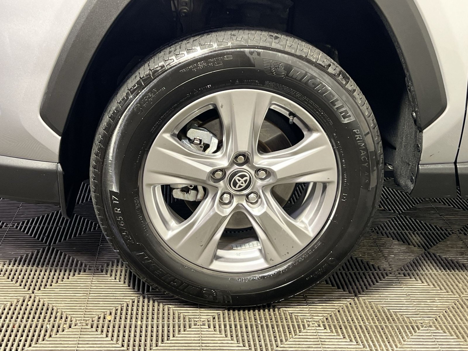 Used 2025 Toyota RAV4 XLE AWD/4WD image 12