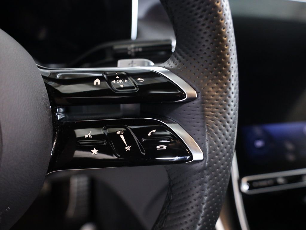 Used 2024 Mercedes-Benz GLC 300 4MATIC image 13