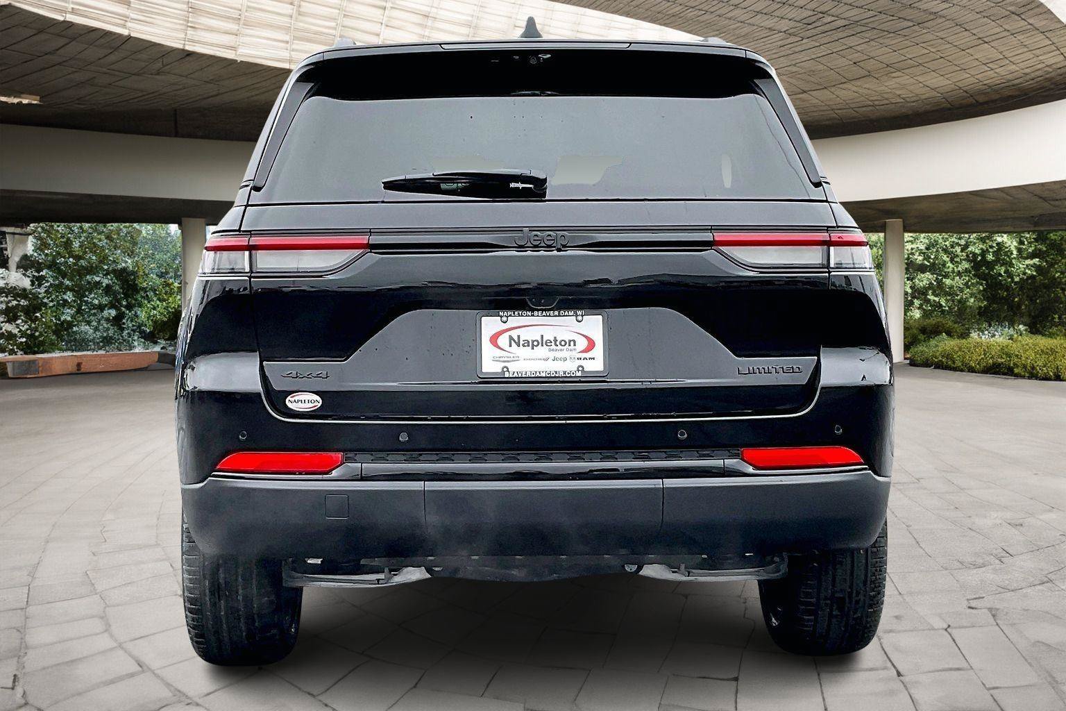 New 2025 Jeep Grand Cherokee Limited w/ Luxury Tech Group II AWD/4WD image 4
