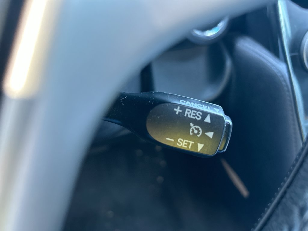 Used 2014 Toyota Camry SE w/ Moonroof Package FWD image 17