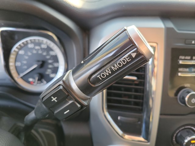 Used 2017 Nissan Titan SV image 30