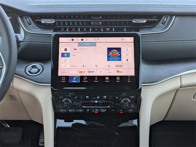 New 2025 Jeep Grand Cherokee Limited image 18