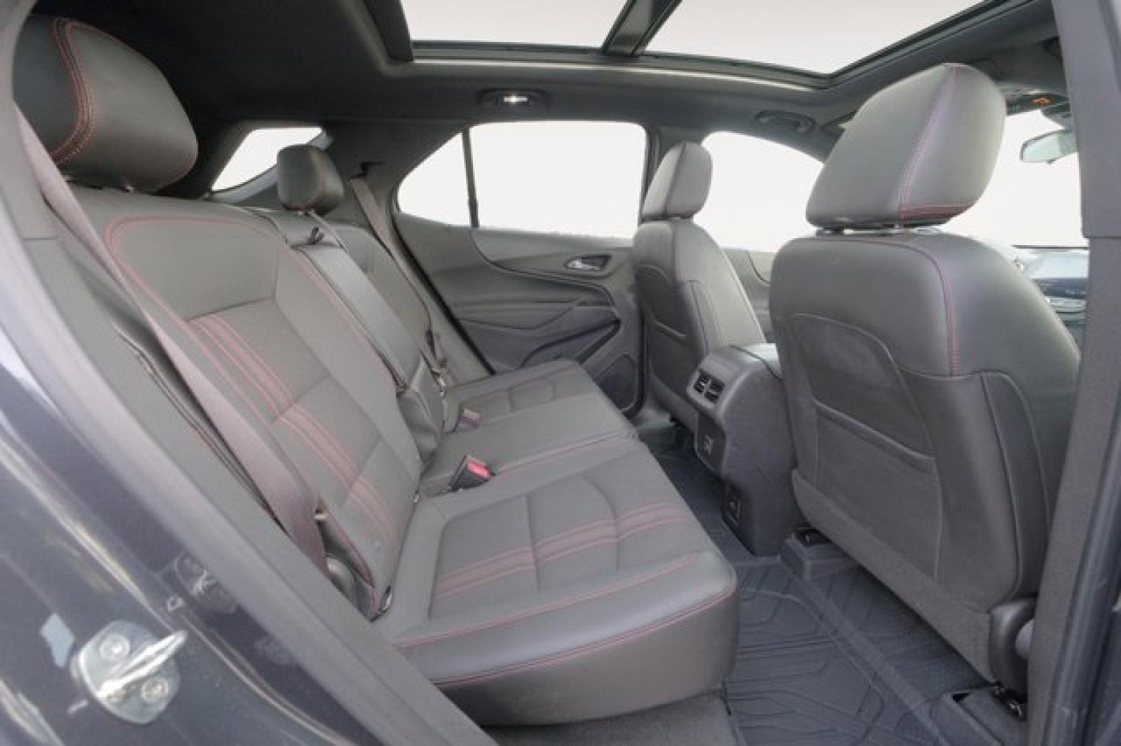 Used 2022 Chevrolet Equinox RS w/ Infotainment Package image 14