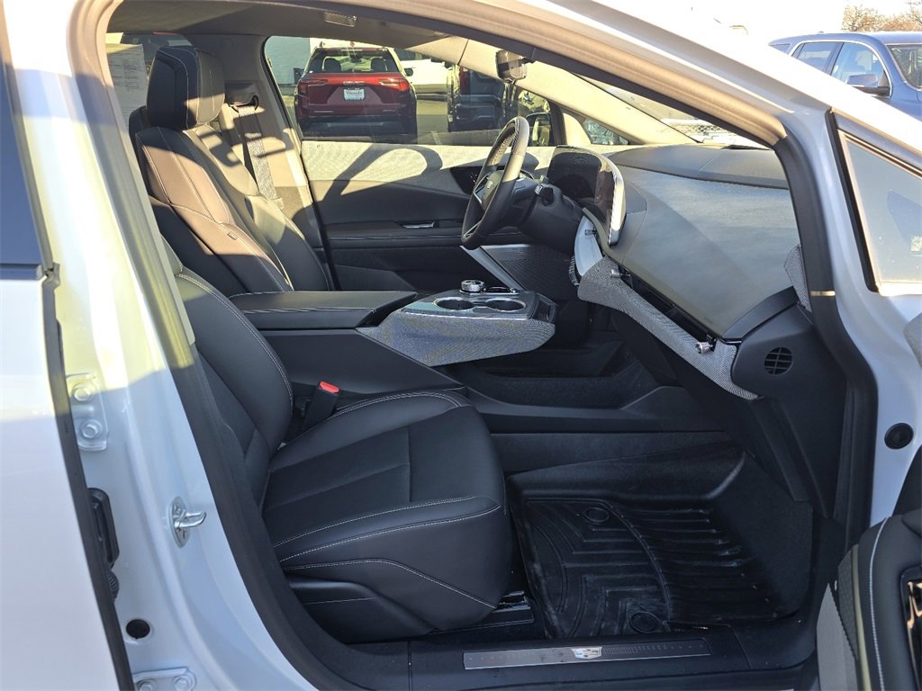 Used 2025 Cadillac Optiq Sport 2 w/ LPO, Floor Liner Package image 33
